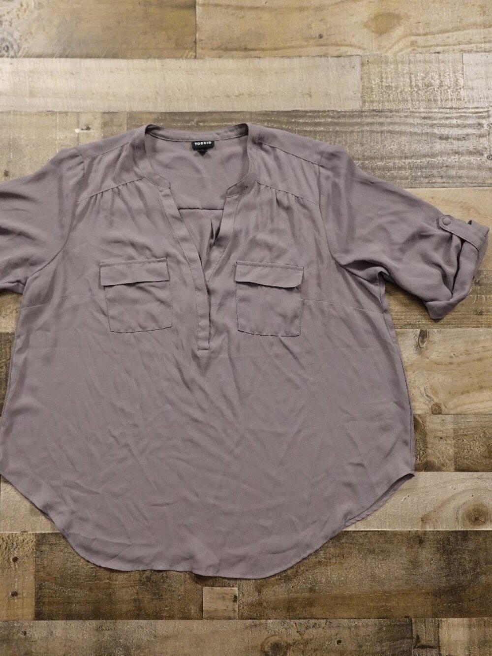 Torrid Harper Georgette Blouse Women’s Size 1 Gray 3/4 Sleeve Roll Tab Career